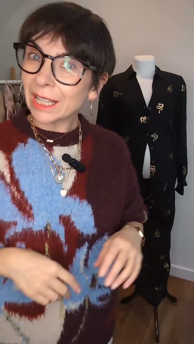 Let’s have a little play with this fabulous Never Fully Dressed co-ord on two different bodies! 

First, on my pregnancy mannequin, then on my stunning model @aanniegraham. 
Same co-ord, different body, and looking fabulous on both!

What do you think? Is this a set that just keeps on giving? 

And a little reminder that all womenswear pieces are available to shop now 🎉 Just DM me if something catches your eye. It’s first come, first served, so don’t hang about!